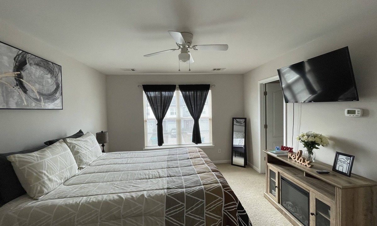 Port Wentworth House | Mins to airport and shopping! 5 Star clean!13miles from downtown!