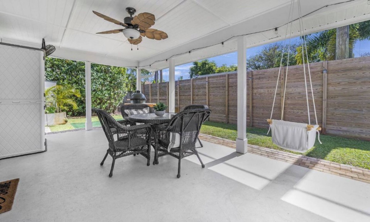 Tropic Palms House | Minutes from the beach and downtown Delray. Great entertaining home on the water