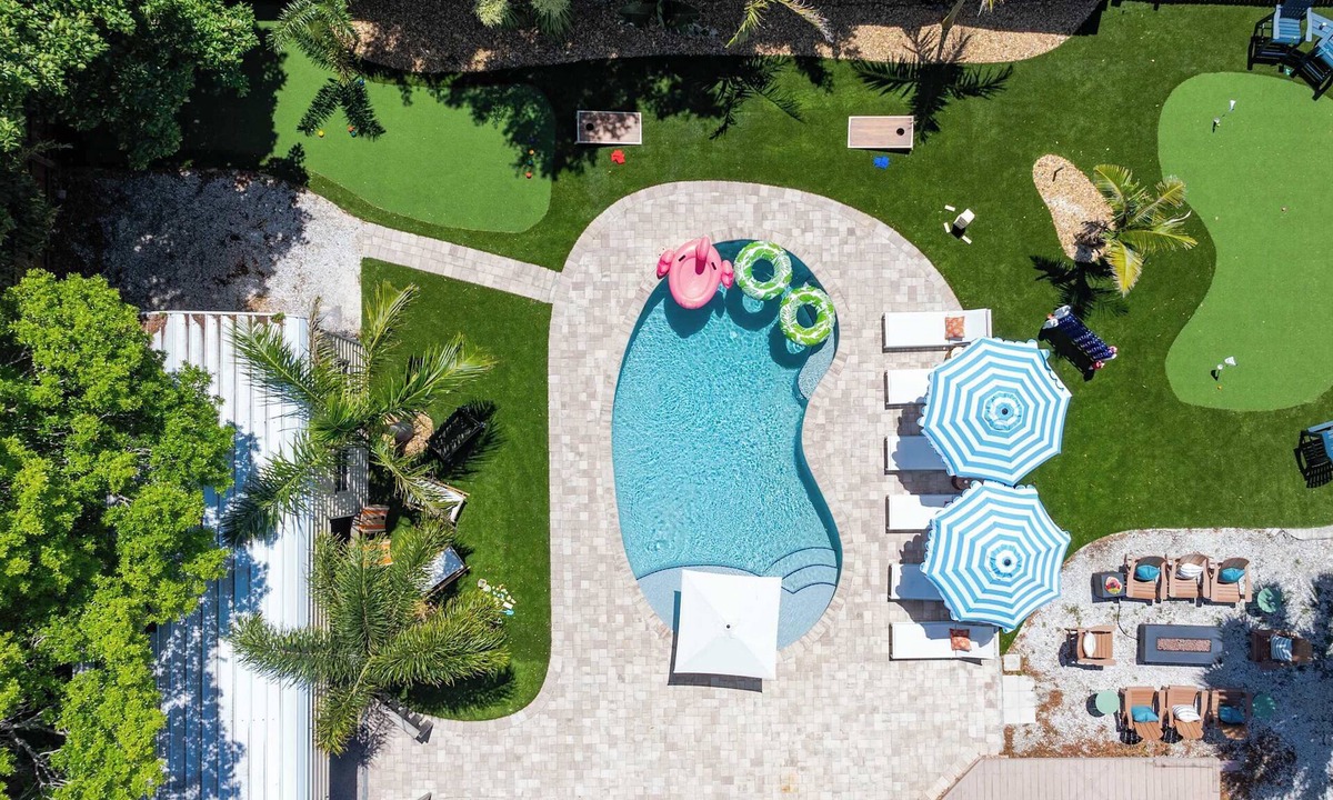 Palma Sola House | Minutes to Anna Maria Island | Pool & Mini Golf