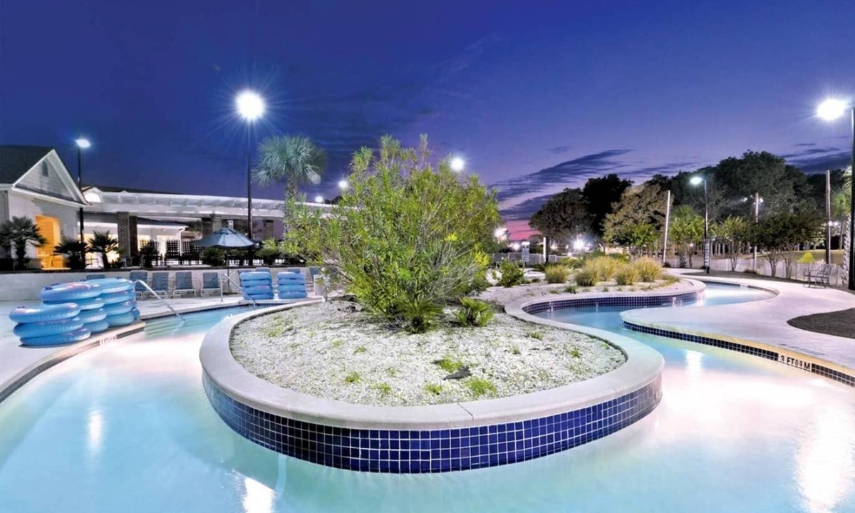 Myrtle Beach Hotel | Minutes to SkyWheel: 2 1BR Villas w/Waterpark, Arcade & Free On-site Parking