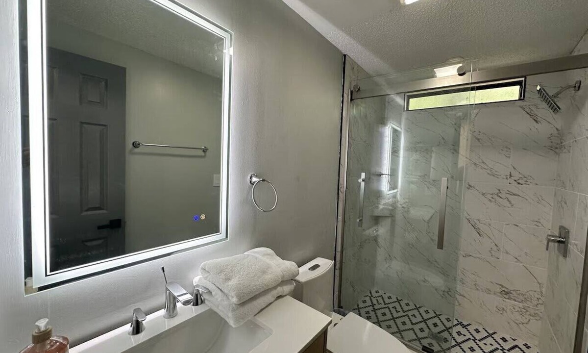 Gainesville Apartment | Modern 2 bed Home 10 mins from Dtown Gainesville