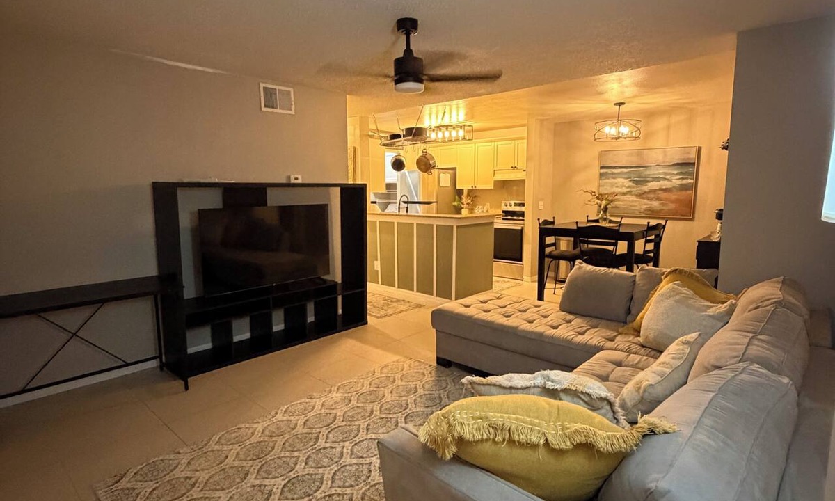 Orlovista Apartment | Modern 2BR/2BA Orlando Condo/10 minutes to Universal/30 minutes Disney