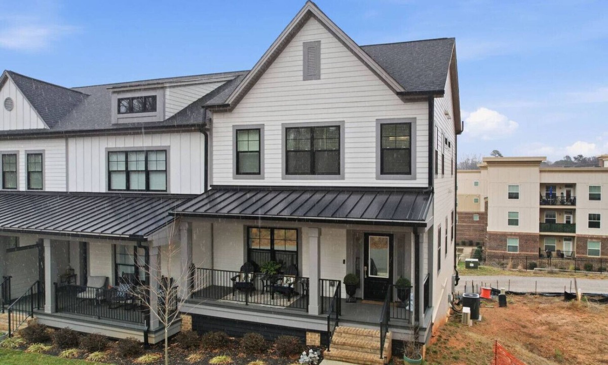 Waxhaw House | Modern 3-BR Townhome—Just Steps to Downtown Waxhaw!