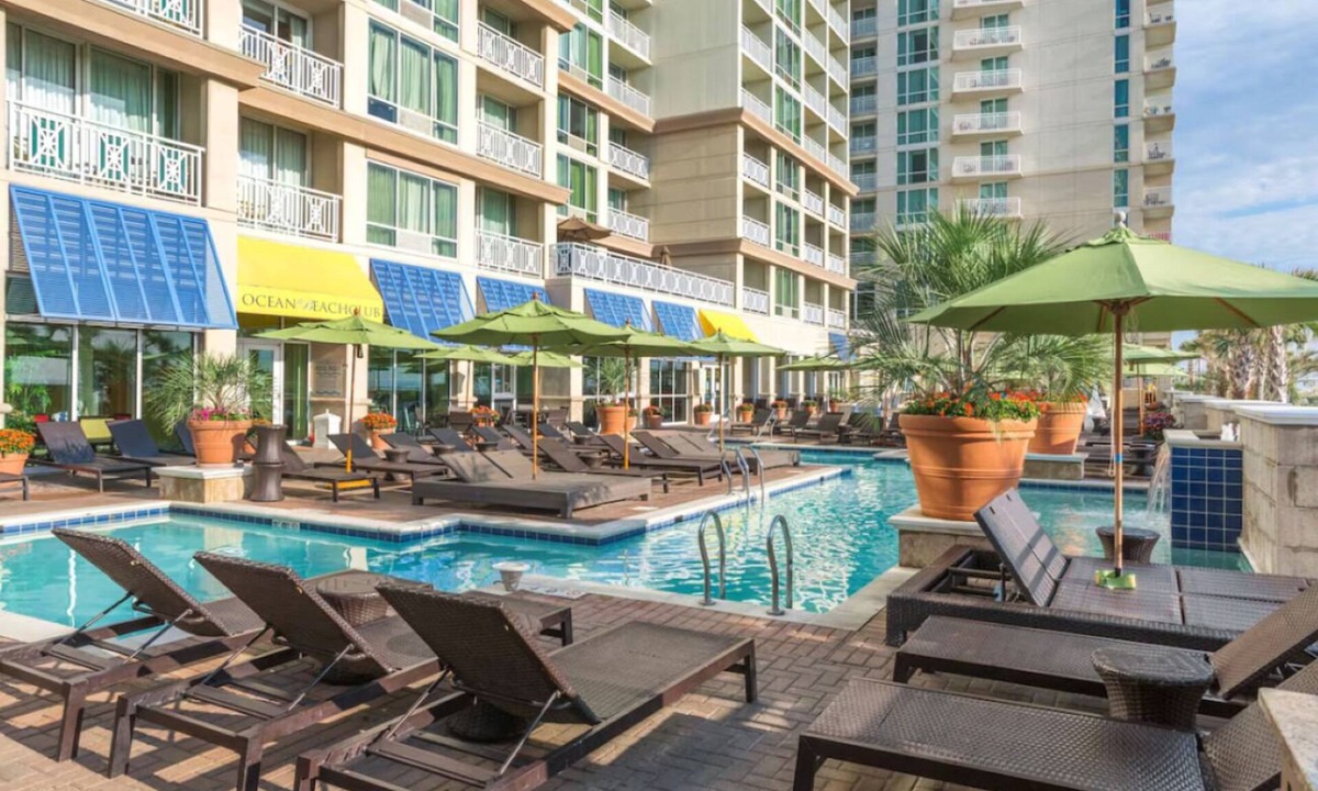 Northeast Virginia Beach Hotel | Modern 4 Units Beachfront Getaway Steps from Sand & Sea, Great for Families