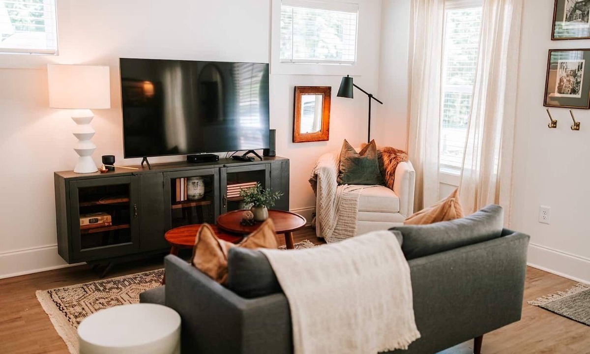 Athens House | Modern 4BR Getaway by MHM Luxury Properties