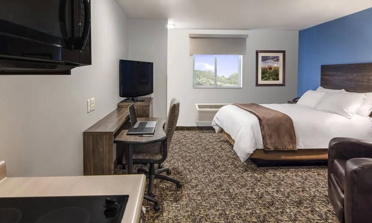 Augusta Hotel | Modern Extended Stay Room Perfect for Exploring Augusta Attractions