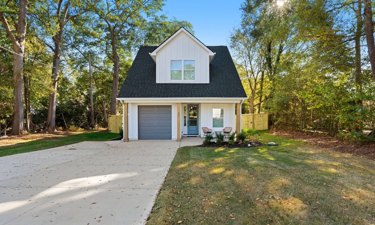 Fountain Inn House | Modern home in charming Fountain Inn