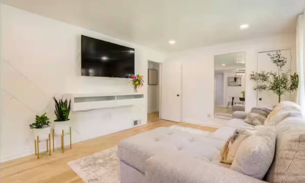 North Decatur House | Modern Home Near Emory Decatur. Lennox mall . Atlanta