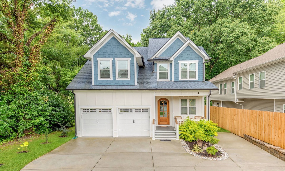Charlotte House | Modern Luxury Home near NoDa 5BR, 5BA, Sleeps 10