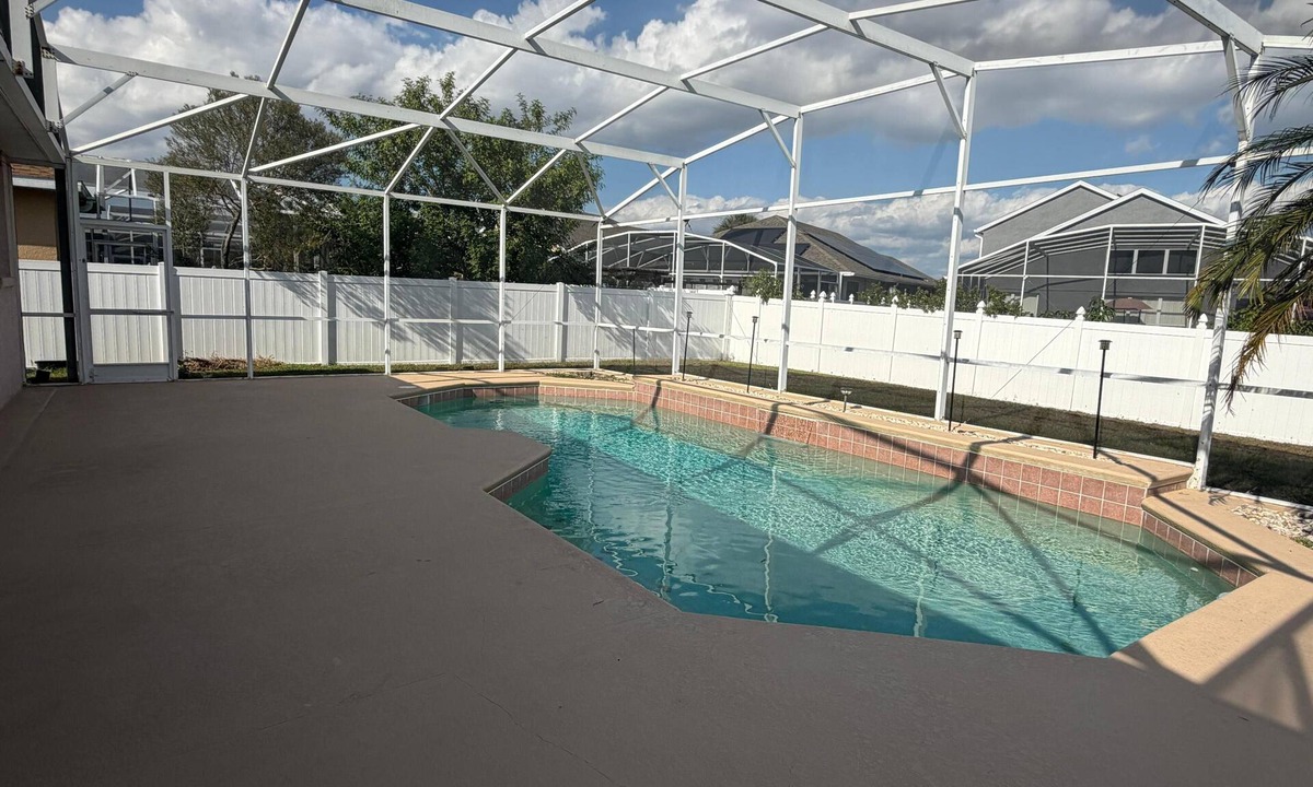 Meadow Woods House | Modern Orlando Retreat – Minutes to Disney, Universal & All the Magic!”
