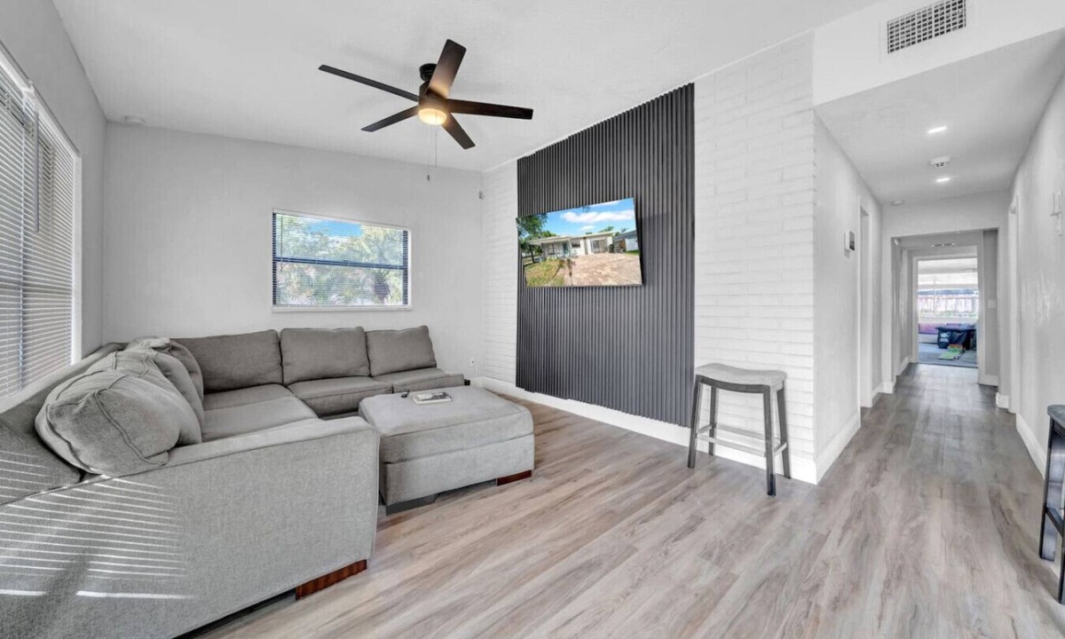 Orlando House | Modern Retreat | Under 15min/Downtown Orlando