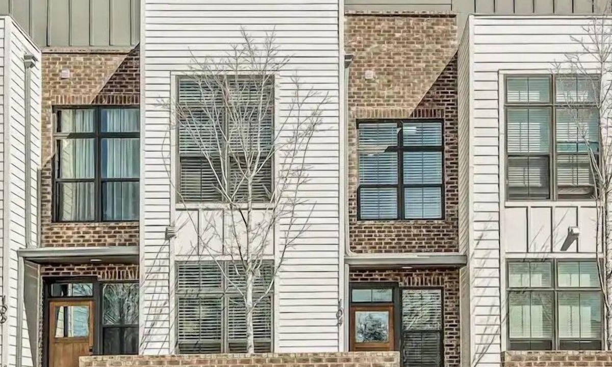 East Hill House | Modern Townhome with Curated local art, Rooftop, Tiki Lounge