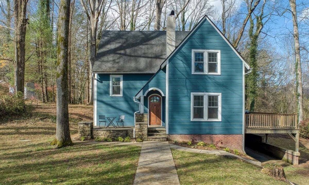 Brevard House | Monthly Rental 5 Minutes to Downtown!