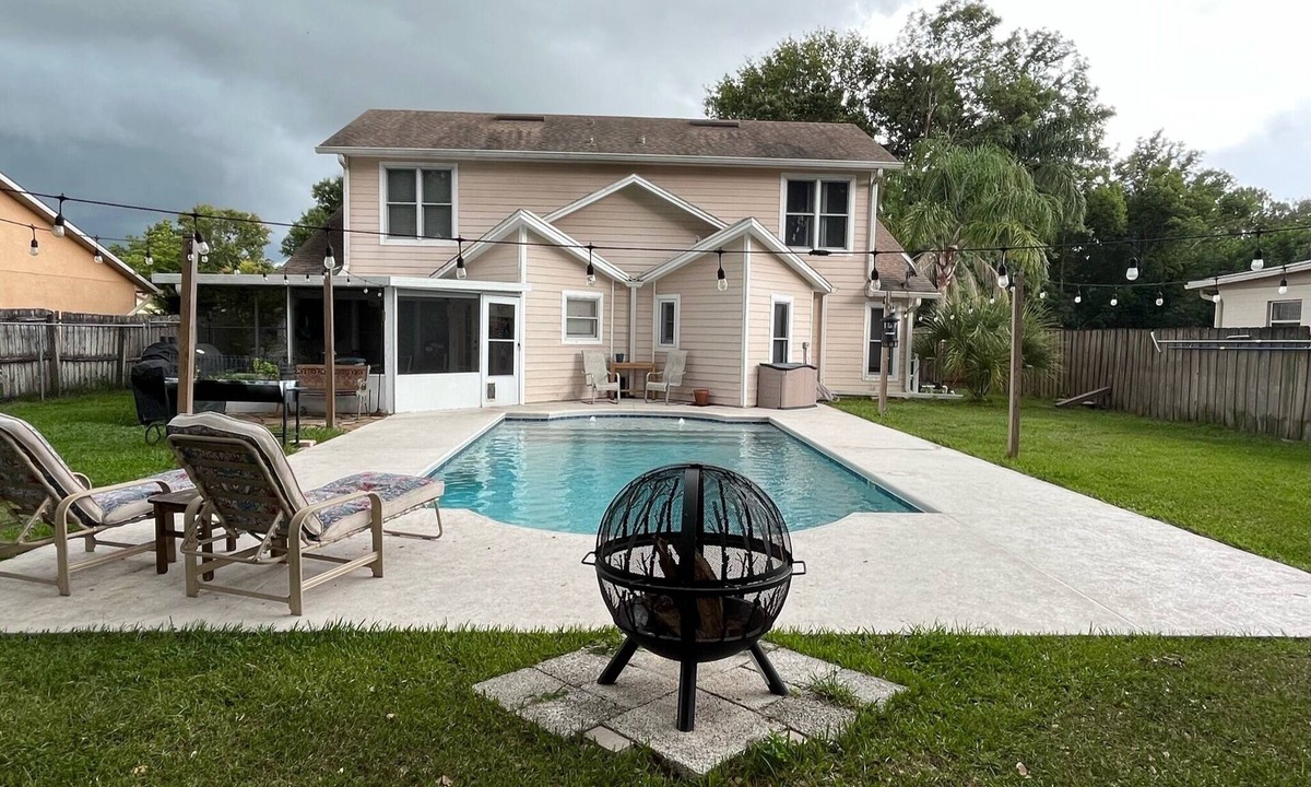 Saint Cloud House | Monthly Rental: Lakeshore Home w/Private Pool. Easy access to Theme Parks.