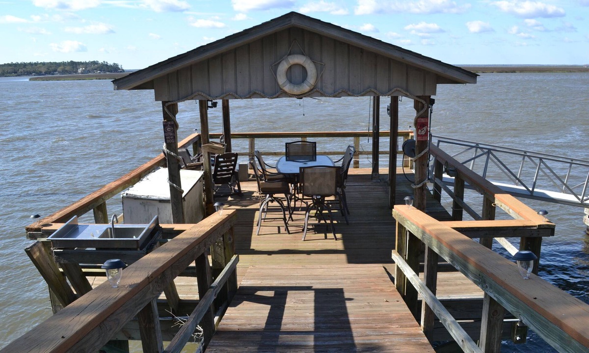 Midway House | Moonshine Cabin at Colonels Island- Riverfront w/Private Deepwater Dock