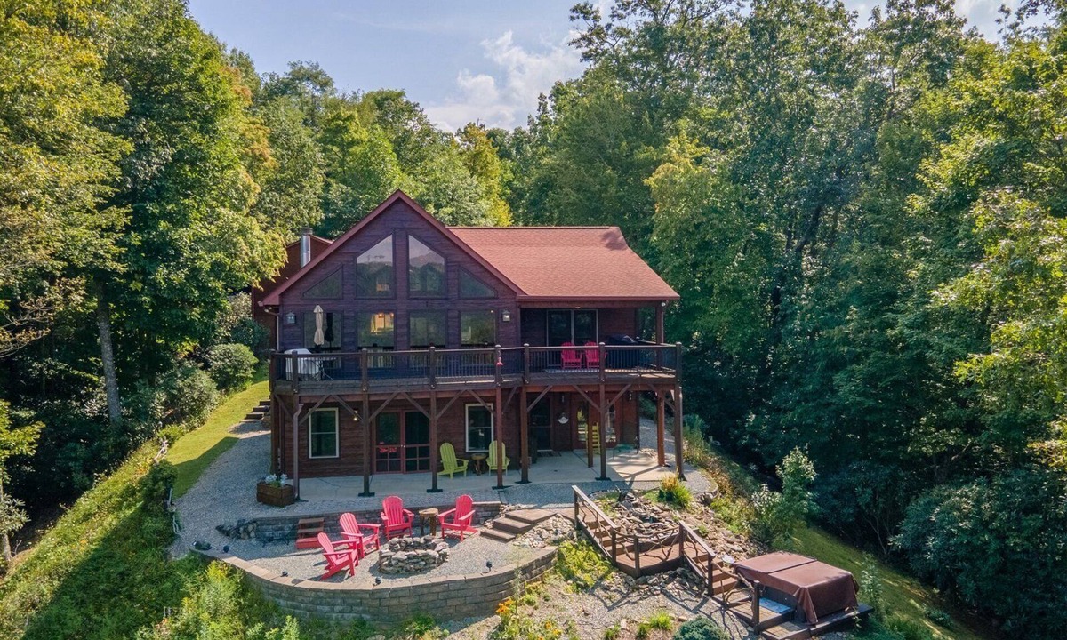 Bryson City Cabin | Moose Cabin Secluded, Luxury Cabin With Stunning Views of the Smokies
