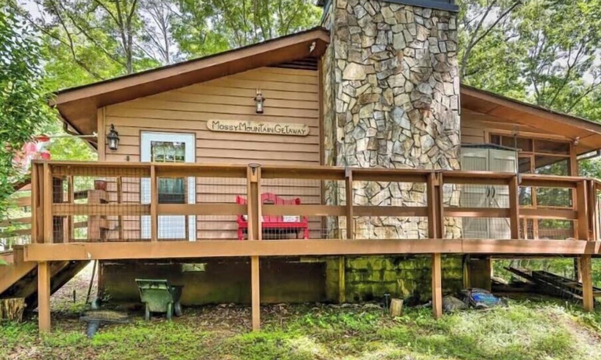 Murphy Cabin | Mossy Mountain Getaway in the peaceful Smokey Mountains