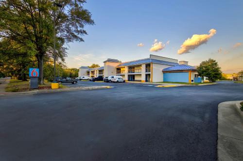 Ashland Hotel | Motel 6-Ashland, VA