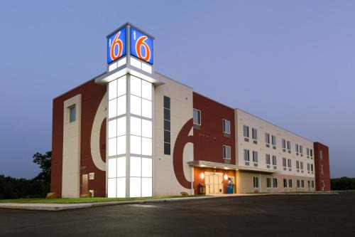 Poplar Bluff Hotel | Motel 6 Poplar Bluff, MO