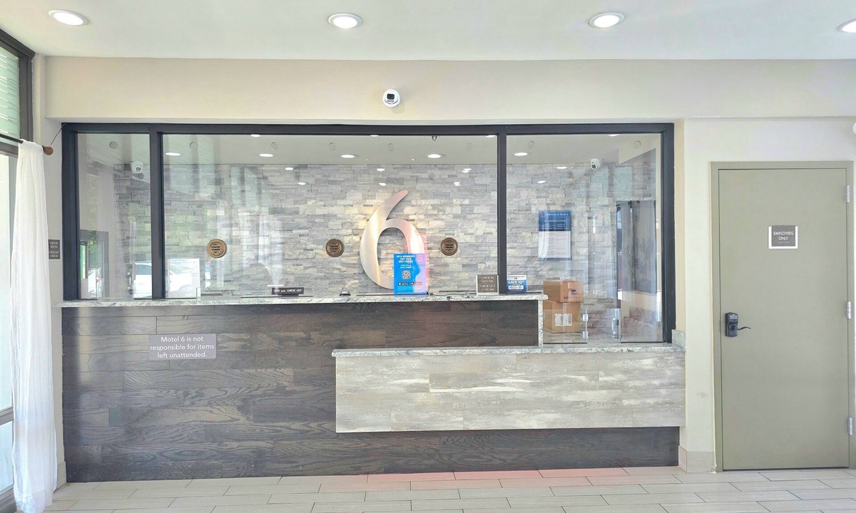 Southwest Raleigh Hotel | Motel 6 Raleigh, NC – Downtown South