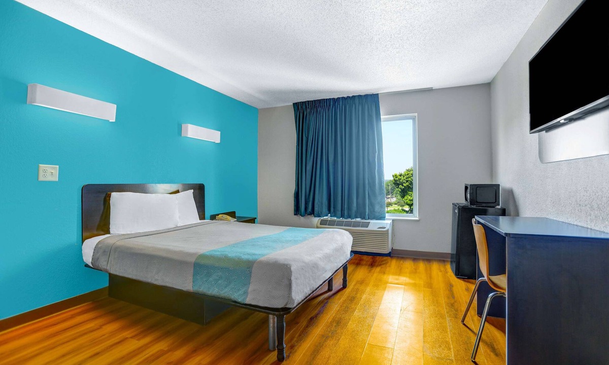 Northeast Raleigh Hotel | Motel 6 Raleigh, NC - North