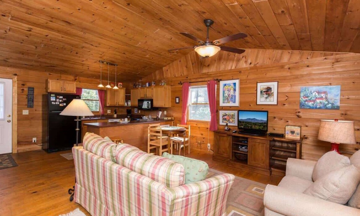 Blowing Rock Cabin | Mountain Muse - Cozy Cabin, Beautiful Setting!