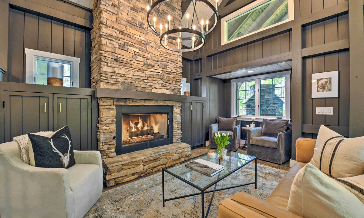 Cashiers House | Mountain Retreat w/2 Fireplaces & 3 King Suites