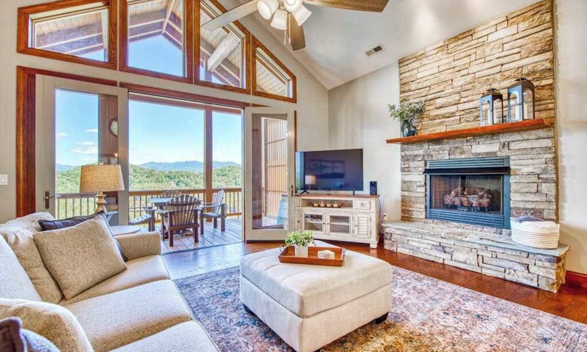 Whittier House | Mountain view condo in Country Club - fireplace & on-site hot tub, pool, tennis