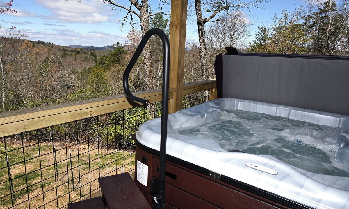 Brasstown Cabin | Mountain View Retreat New Cabin Hot Tub Close to Folk School Brasstown
