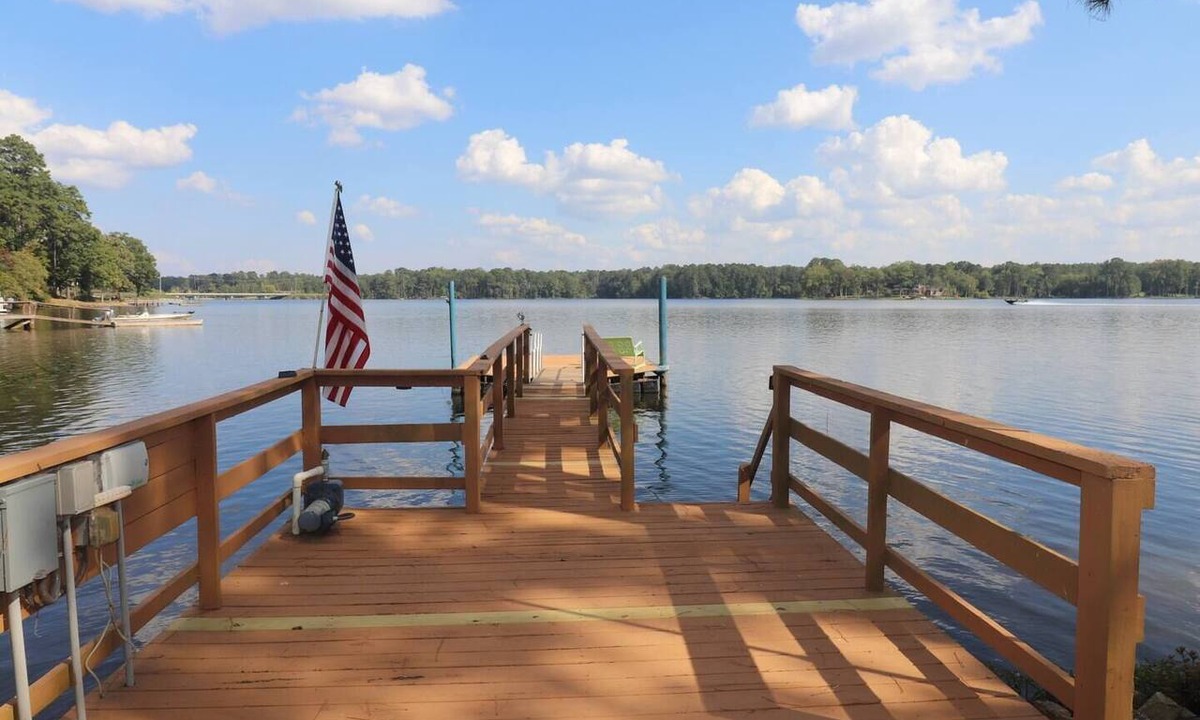 Prosperity House | Murray Cove Retreat - RV Ready Waterfront Oasis