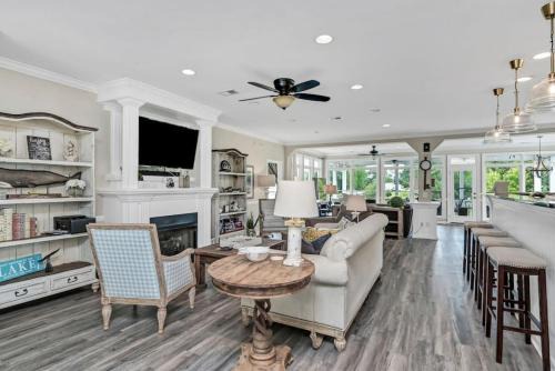 Leesville House | Murray Shores Getaway - Kayaks