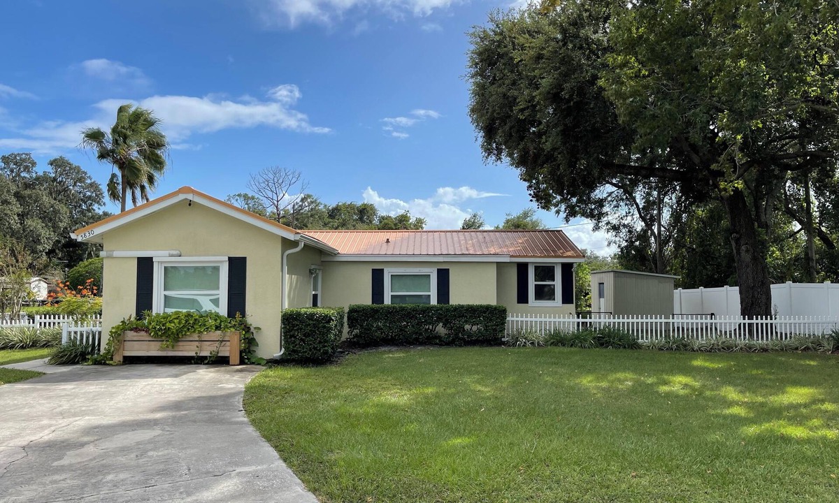 St. Cloud House | Nature lovers and fisherman enjoying Florida nature