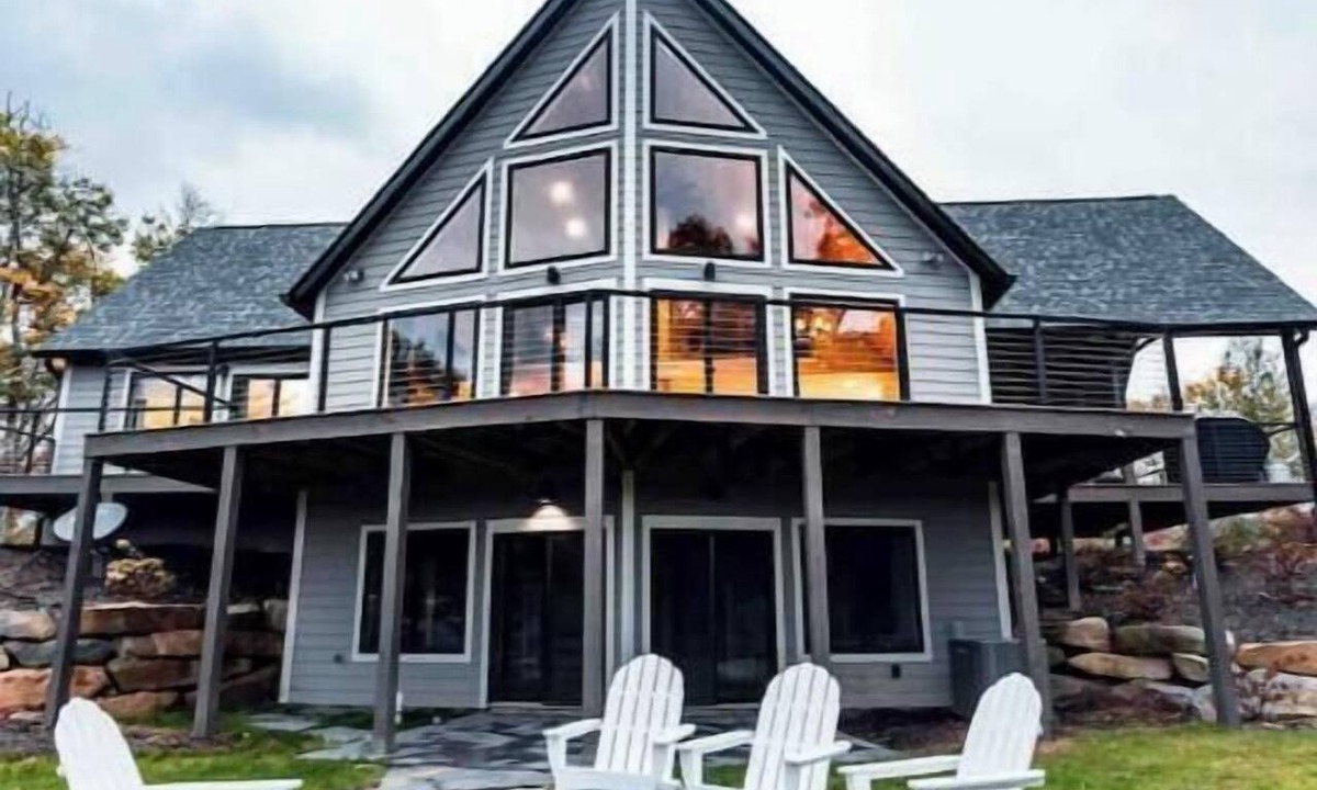 Bryson City Cabin | NC Mountain House | Mtn View, Hot Tub & EV Charger