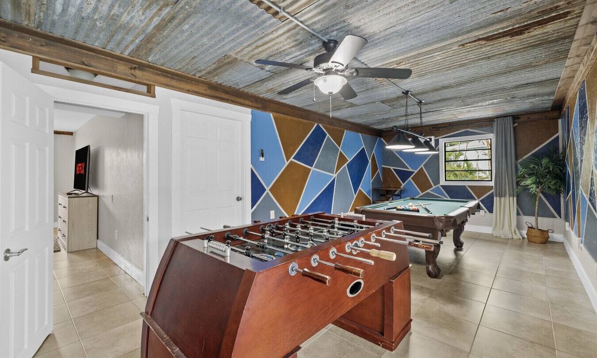 Memphis House | Near AMI Retreat Heated Pool Cinema Marina 4BD