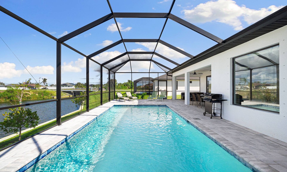 Mariner Villa | New build from 2023 impresses with its modern yet cozy interior and heated pool