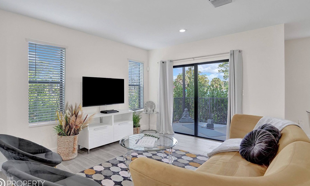 Central Fort Lauderdale Villa | ☼NEW CONSTRUCTION☼ ‘Air Zen’ 3/2.5 Home By BEACH & DT