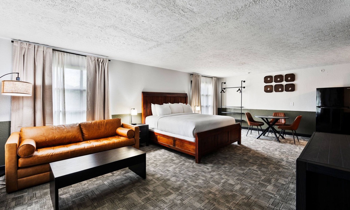 Townsend Hotel | New King Suite with Fireplace & Kitchenette