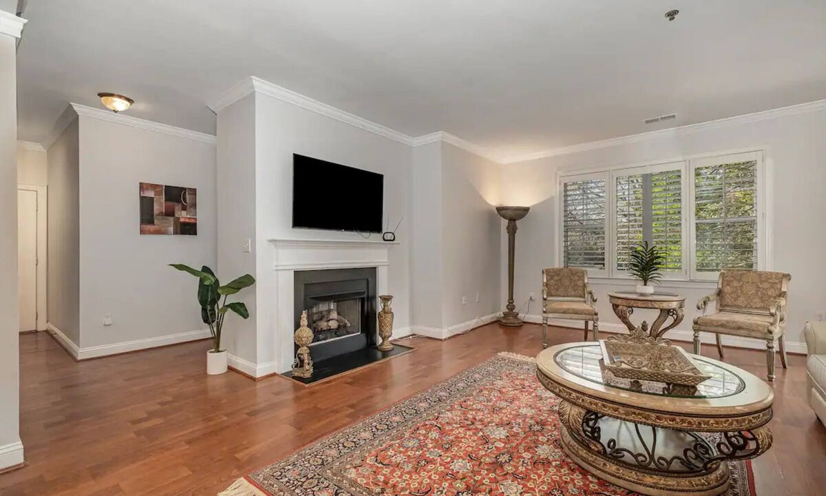 Barclay Downs House | NEW LISTING! Sleek & Stylish Condo in Southpark by RedAwning