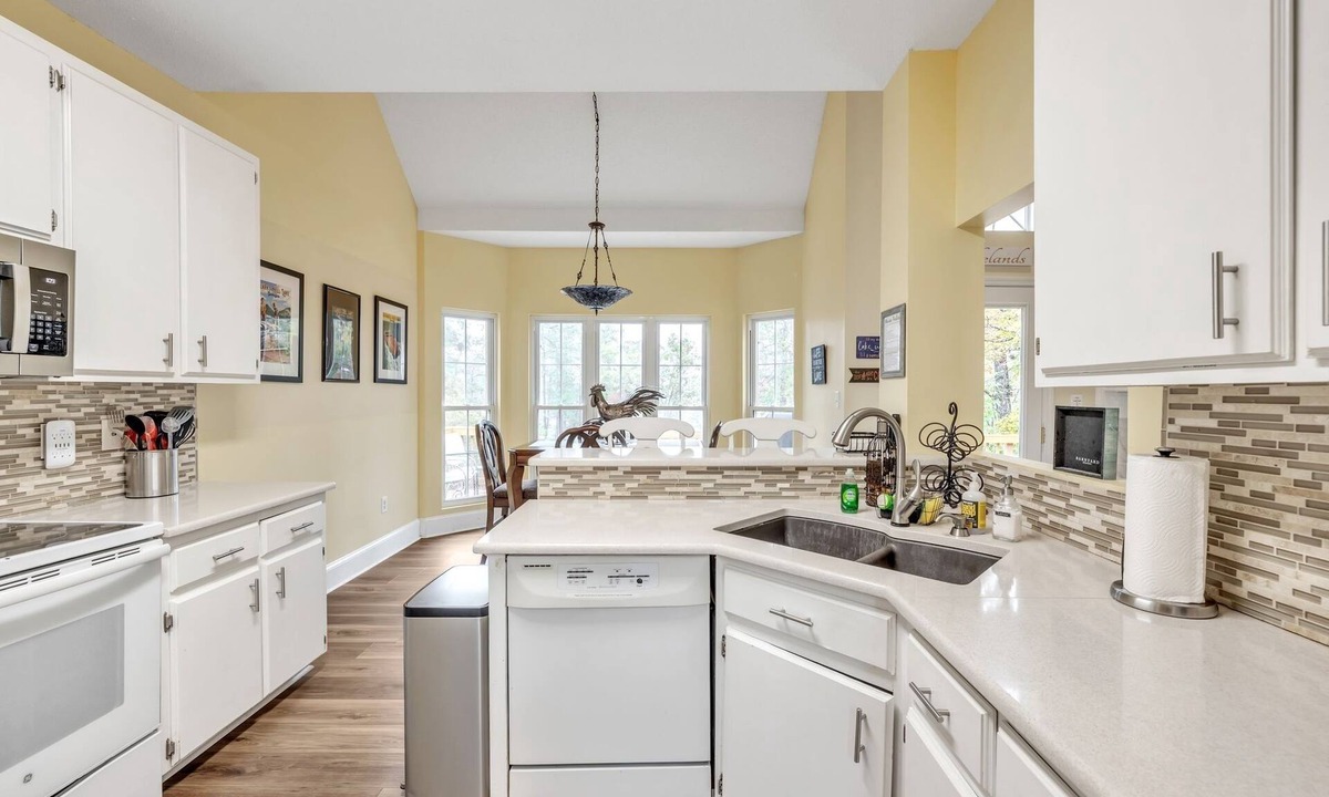 Appling House | NEW! Lux Lake House w/Pool & Dock on Deep Water Cove!