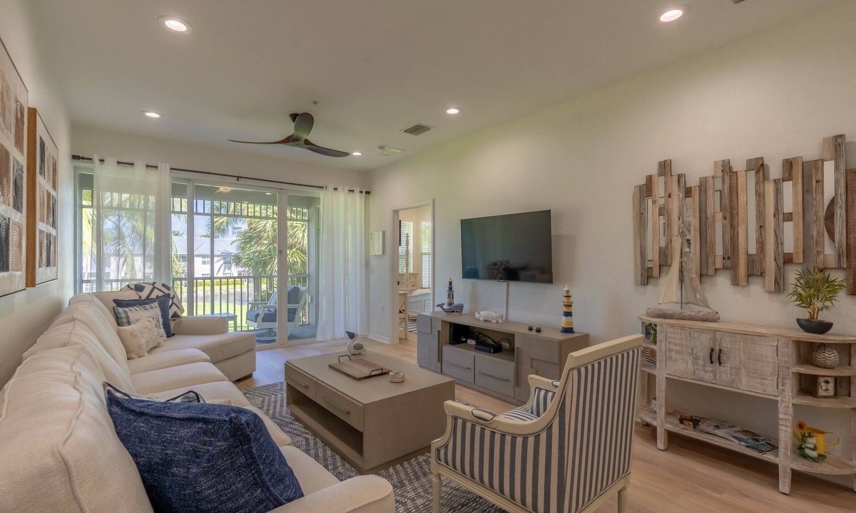 Naples Condo | NEW Luxury 3 BR Greenlinks Condo totally remodeled! Sleeps 8!