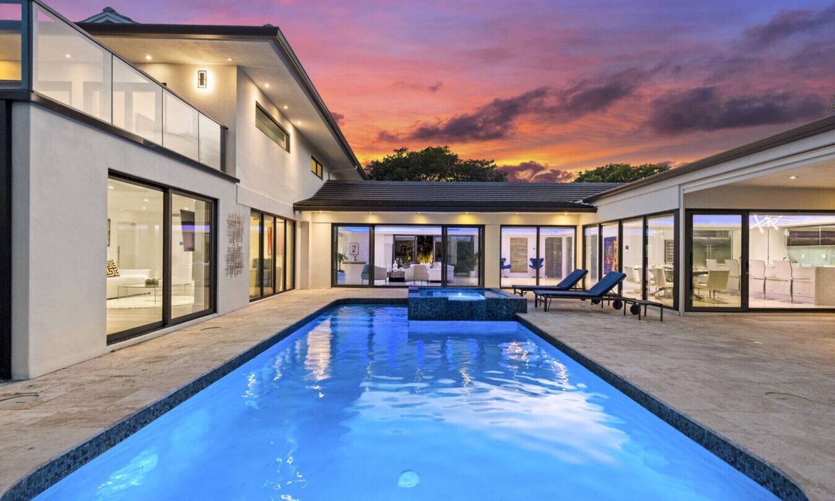 South Lake Villa | New Modern Mansion on Water w/Dock/Billiards