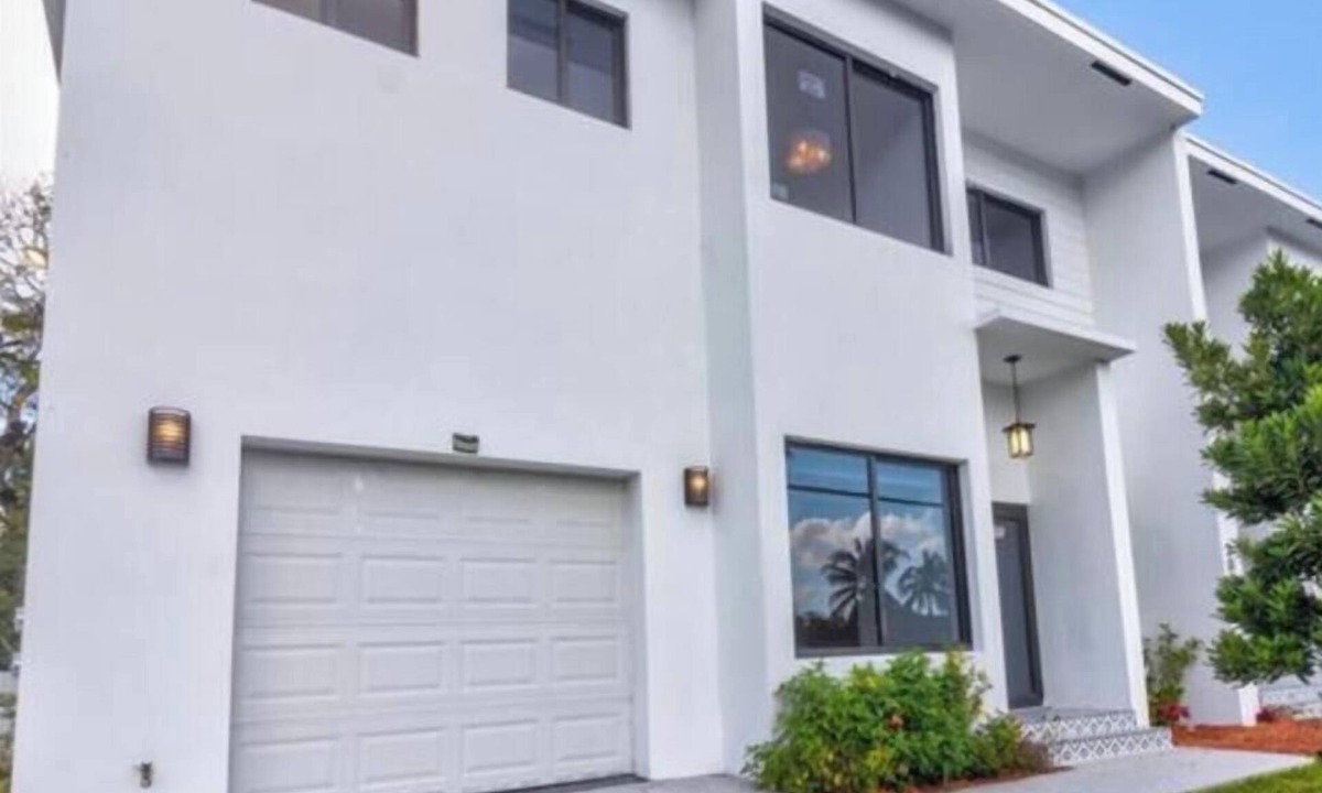 Central Fort Lauderdale House | New Townhome near Wilton Manors/Las Olas