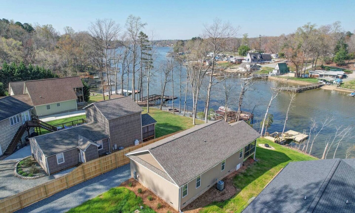 Southmont Cottage | NEW! Waterfront | Private Dock | Firepit | Kayaks