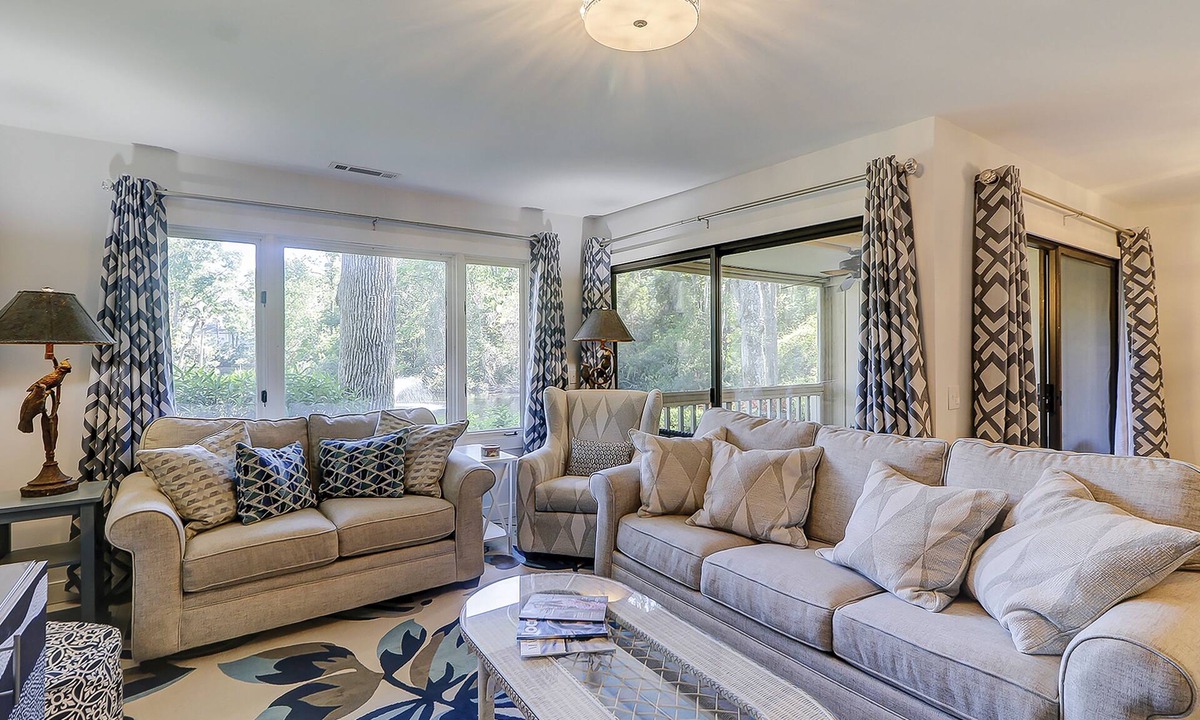 Hilton Head Island Condo | Newly remodeled dog-friendly island sanctuary with pool, deck, & lagoon view