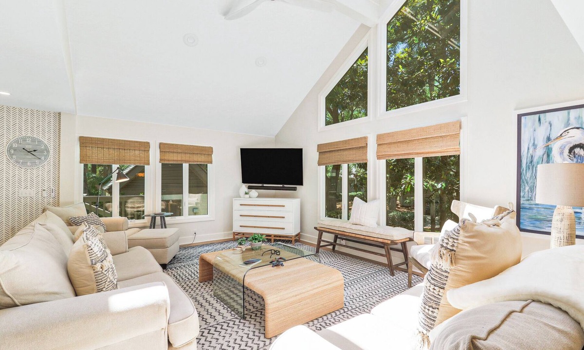 Beach Lagoon Villa | Newly renovated 3 Bedroom property with poolside views