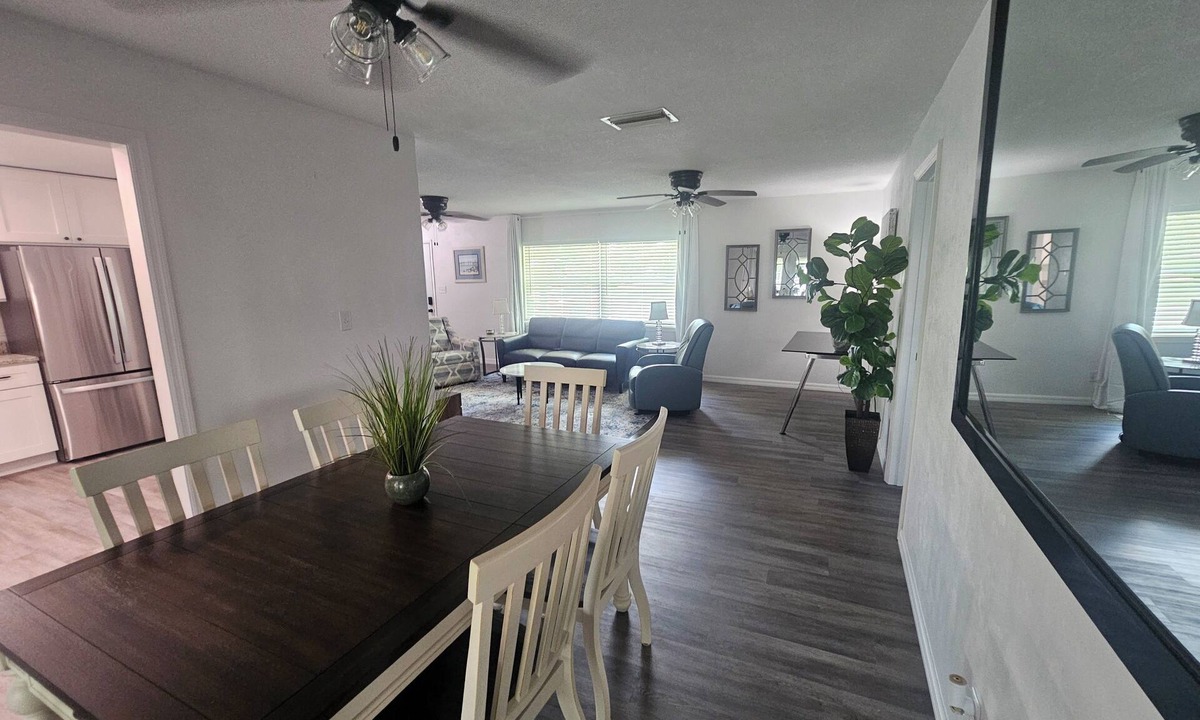 Willow Run House | Newly Renovated Modern Home Race & Beach in Port Orange