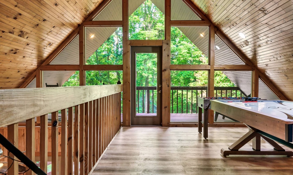 Sevierville House | Next Door to Dollywood 🔥 Fire Pit 👙 Hot Tub 👑 King Beds 💥 Pigeon Forge GSMNP