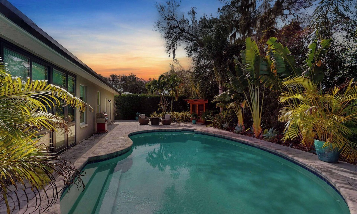 Boyette Springs House | NOW ENJOY THE WARM WELCOME OF A HEATED POOL!