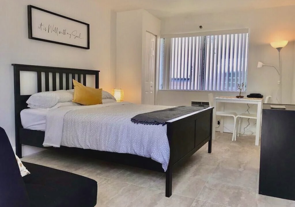 Royal Poinciana Apartment | Oasis at Hollywood - Sleeps 4 - Unit 2