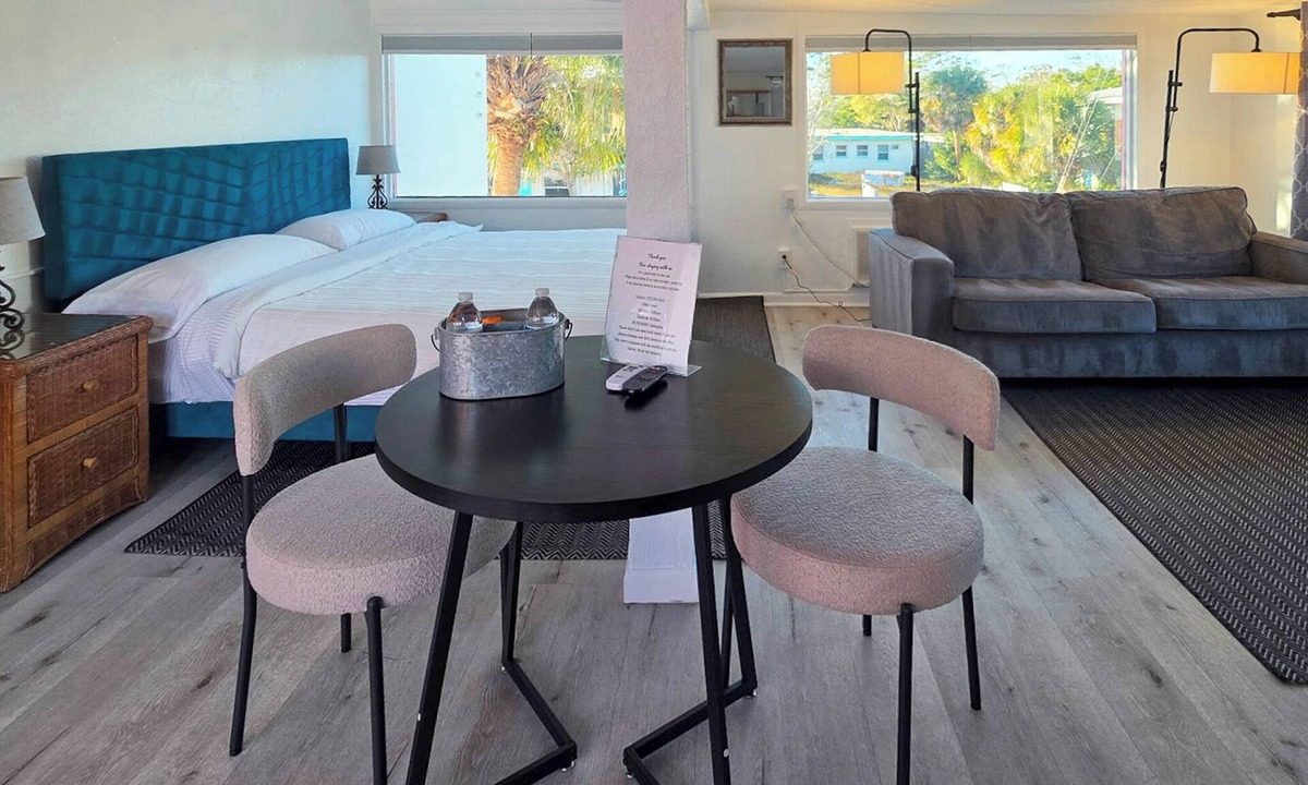 Treasure Island Hotel | Oasis Palms